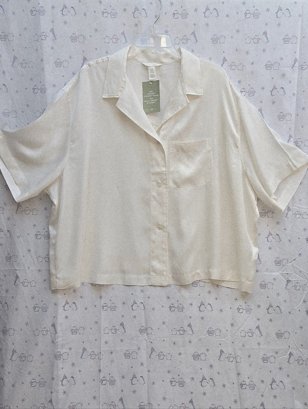H&M Cream Soft Viscose Short Sleeve    Front Pocket Resort Shirt. Size XXL